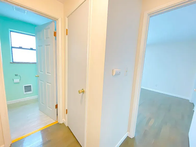 308 NE 45th St #5 — Photo 5