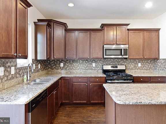 4th image of 520 Kinglets Roost Ln