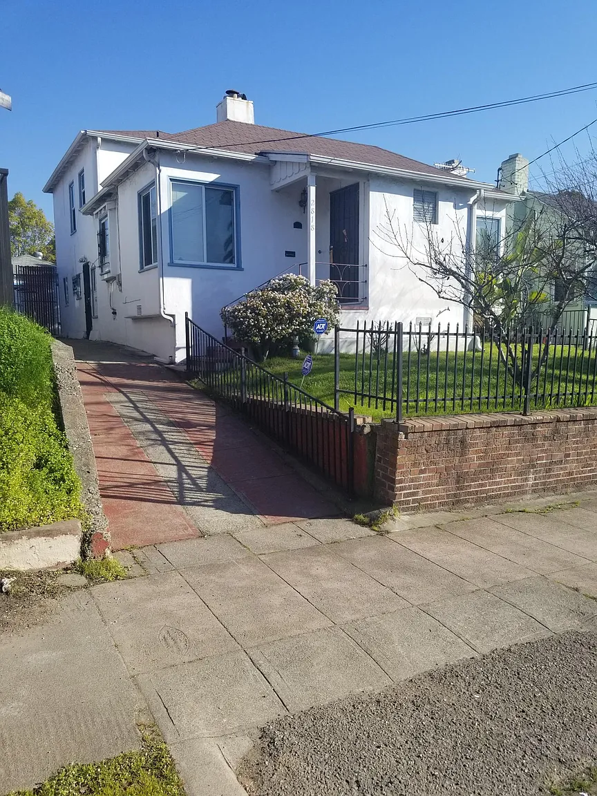 2818 23rd Ave photo 1