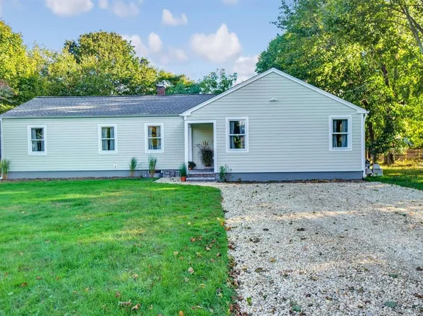 14 Montauk Avenue, East Moriches, NY 11940