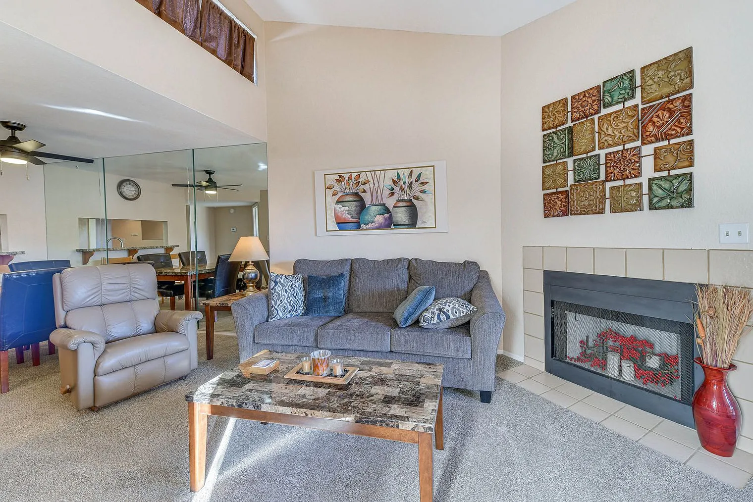 2 bed, 2.0 bath, 1140 sqft, $2,322 — Photo 2