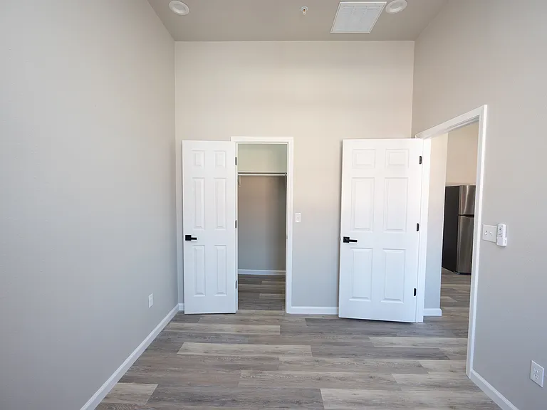 201 E Grand Ave #2 — Photo 16