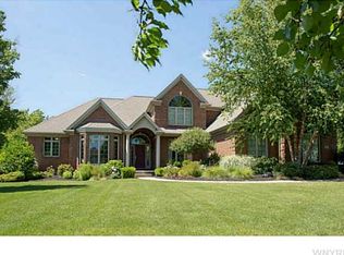 32 Birdsong Pkwy, Orchard Park, NY 14127