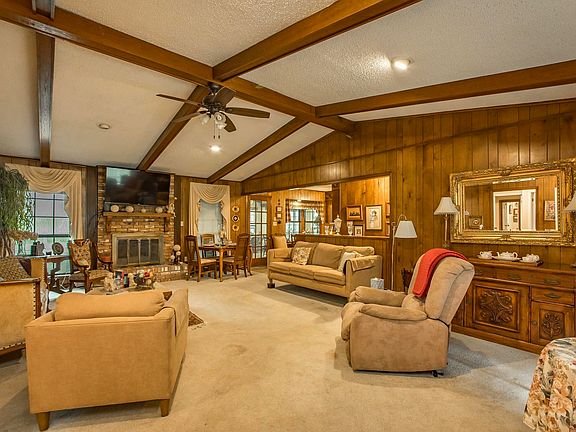4th image of 203 Cottonwood Dr