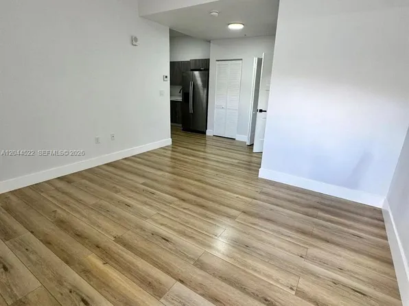 1021 NW 1st St #204, Miami, FL 33128