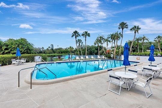 2nd image of 220 BELLEVIEW BOULEVARD #203