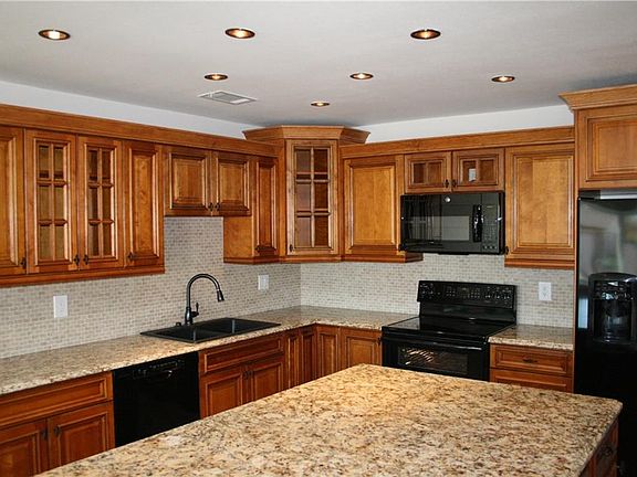 5th image of 1202 Frio Ln