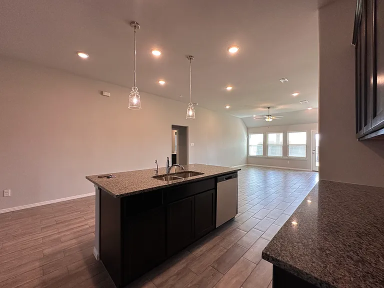 2516 Rambling Rd — Photo 4