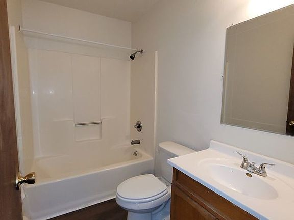 5th image of 740 Brandon Ave APT 1