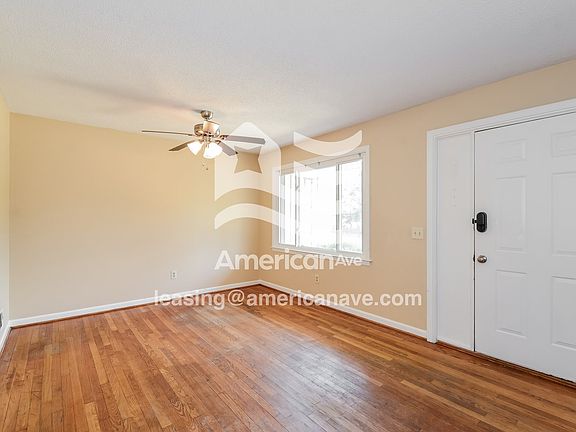 1386_004_living_room_4.jpg
