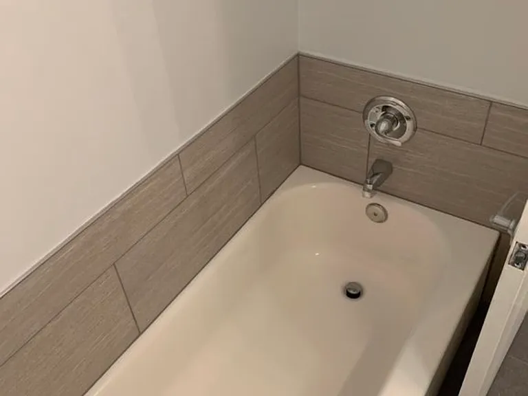 1115 N Flores St #8 — Photo 10
