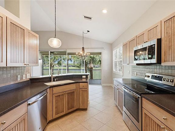 4th image of 10462 Autumn Breeze DR #202