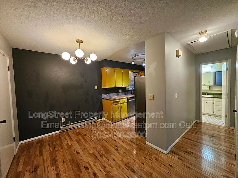 4606 NE Broadway St — Photo 5