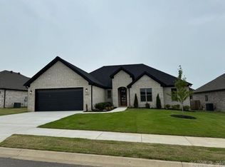 2372 Holly Hill Dr, Conway, AR 72034