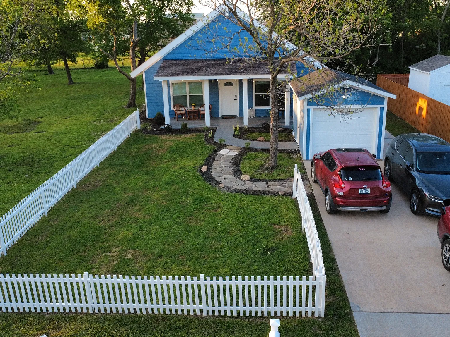 3 bed, 1302 sqft, $1,900 — Photo 3