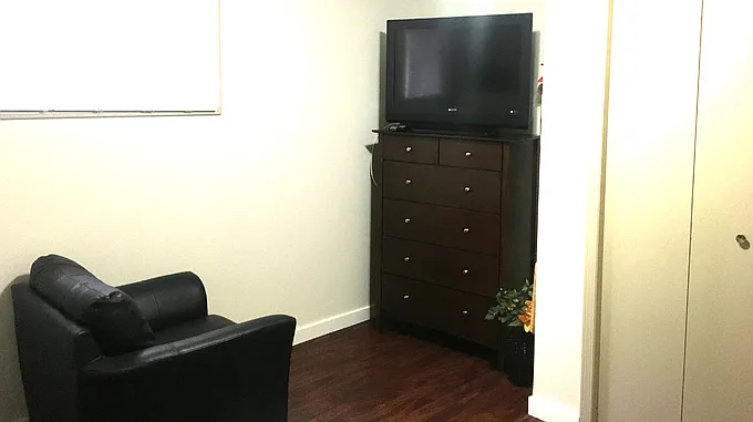 Studio, 200 sqft, $575 — Photo 2