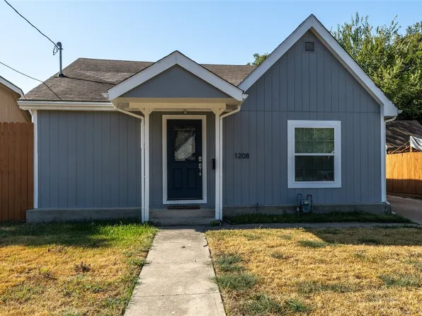 1208 E Garnett St, Gainesville, TX 76240