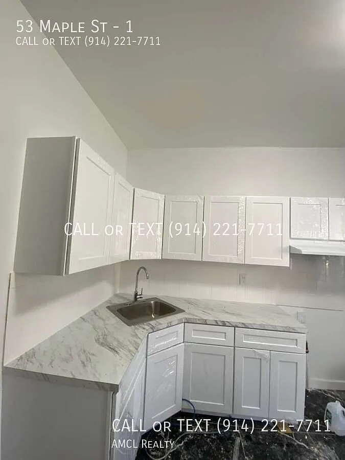 Building Photo - 53 Maple St #1