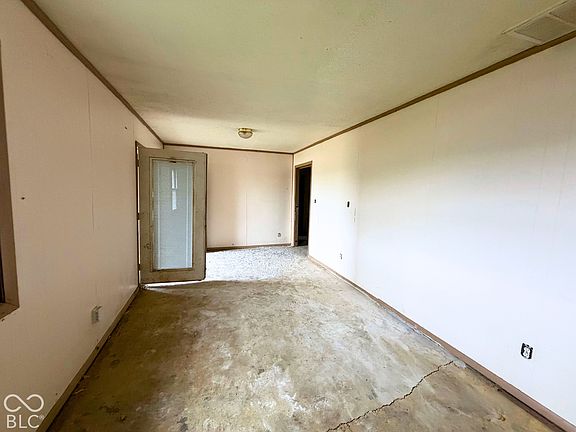 4th image of 3711 S Walnut St