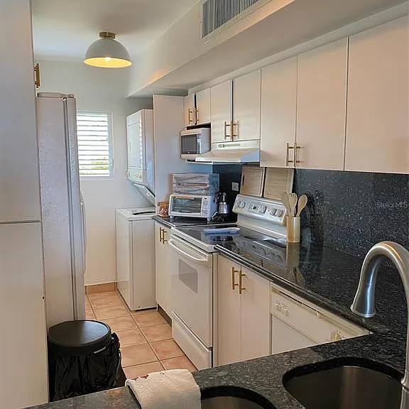 OCEAN VILLAS 6 — Photo 5