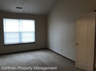 9636 Pine Ridge East Dr, Fishers, IN 46038