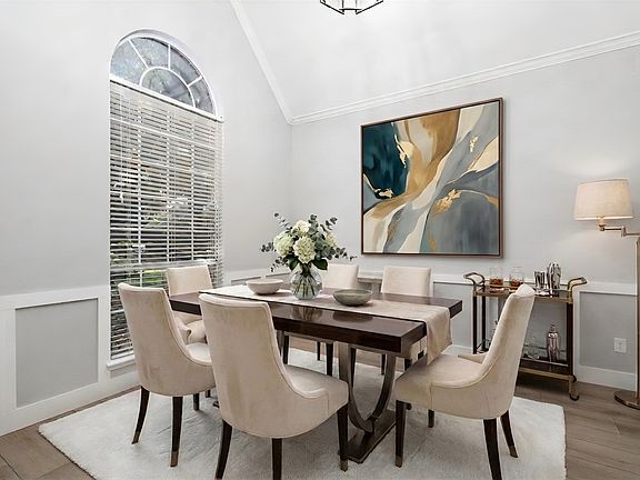 5th image of 905 Rolling Meadows Ct