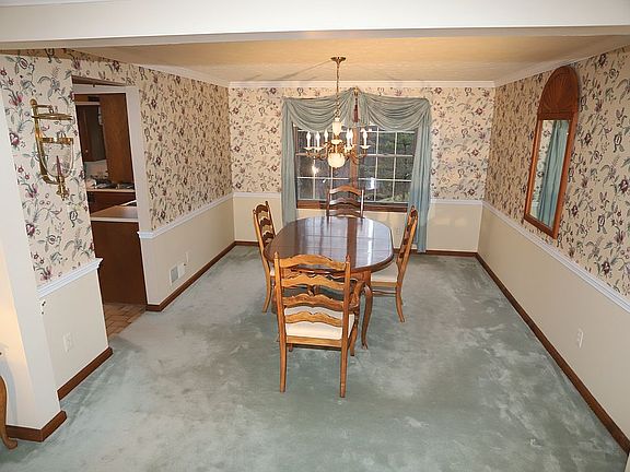 Chair Rail & Crown Moulding 