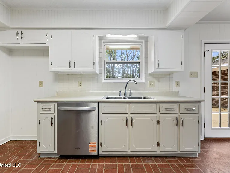 6104 Gruich Cir — Photo 9