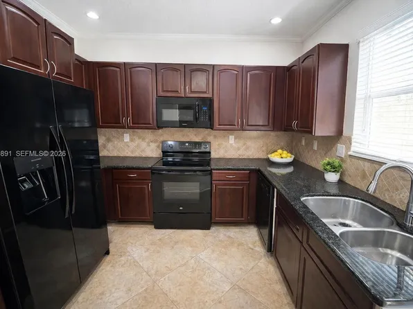 21219 NW 14th Pl APT 825, Miami Gardens, FL 33169