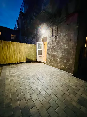 Rented by Zikos Realty Services | media 7