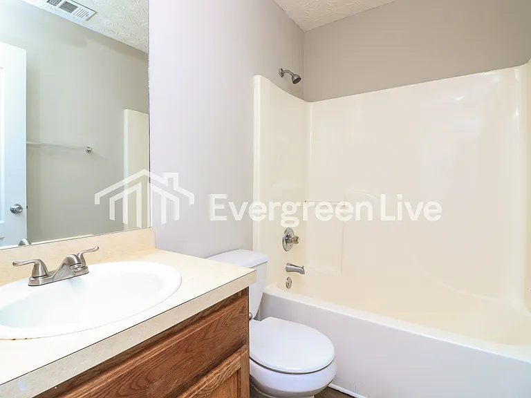 186 Hawthorn Dr — Photo 9