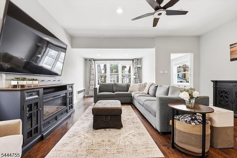 1st image of 22 Naden Ave