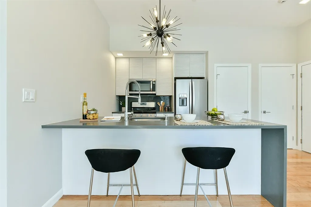 2 bed, 2.0 bath, 807 sqft, $2,800 — Photo 2