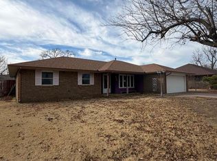 926 Sunnybrook Ln, Enid, OK 73703