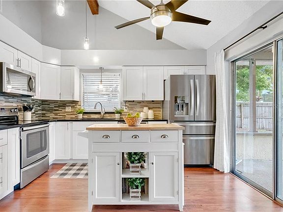 3rd image of 1441 Fairway Oaks Dr