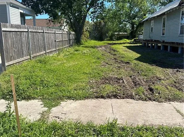 1015 Derbigny St, Gretna, LA 70053