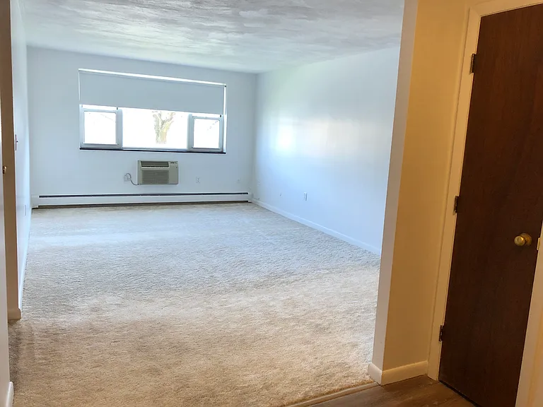 Lexington St Apartments — Photo 97