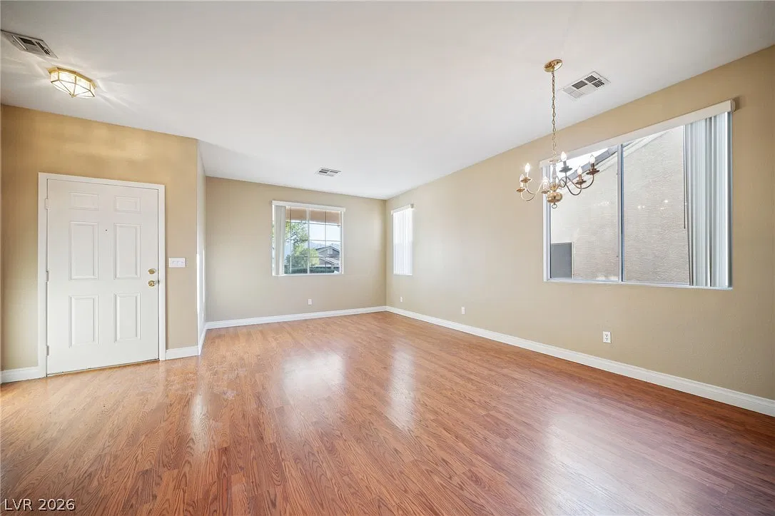 4 bed, 2.0 bath, 1846 sqft, $2,340 — Photo 4