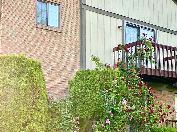 raised ranch with balcony