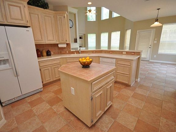 4th image of 3903 N Caulder Way