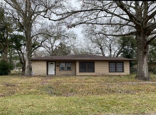 803 Akers St, Angleton, TX 77515