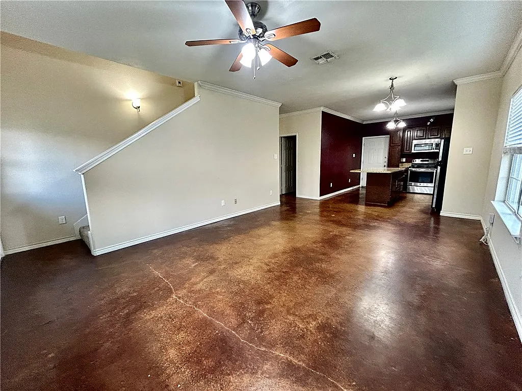 4 bed, 1736 sqft, $1,950 — Photo 3