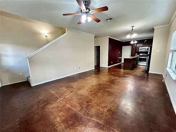 3rd image of 2477 Horse Shoe Dr