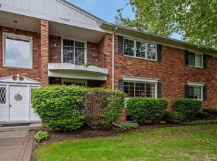 1711 Huntingwood Ln APT B, Bloomfield Hills, MI 48304