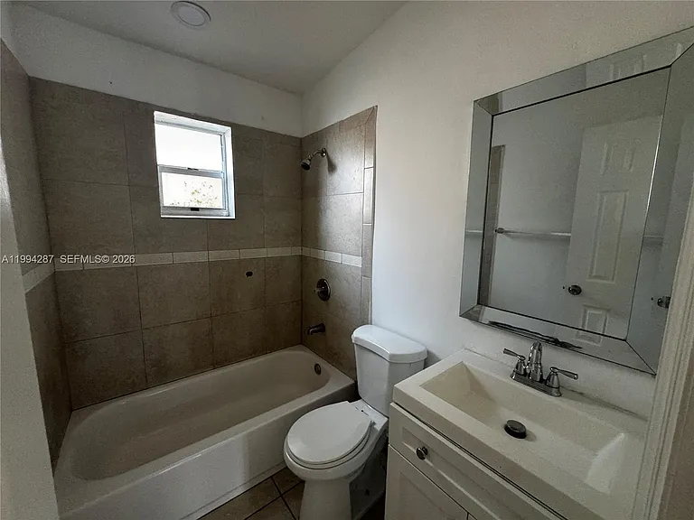 1950 Washington Ave #2 — Photo 12