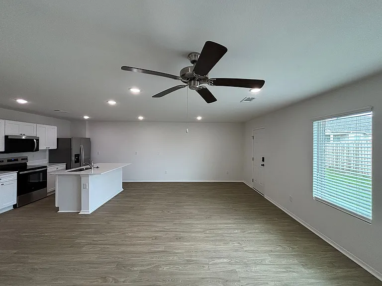 213 Preston Ln — Photo 13