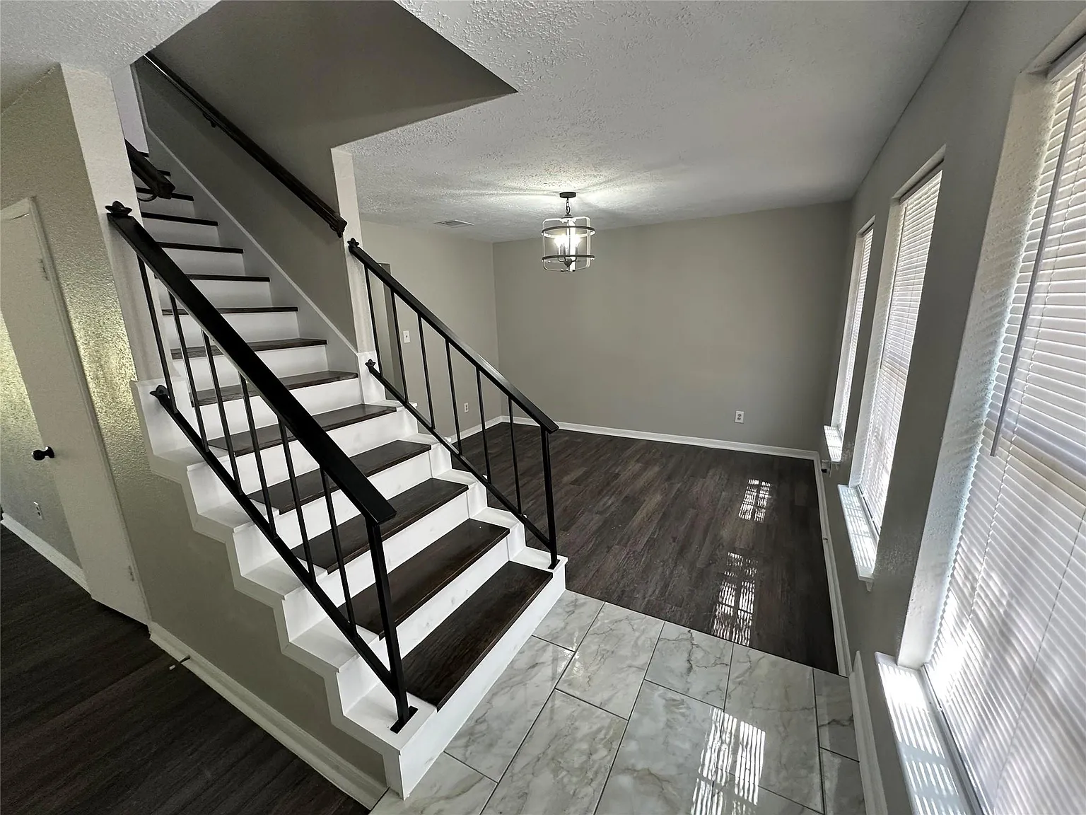 5 bed, 2.5 bath, 2255 sqft, $3,000 — Photo 3