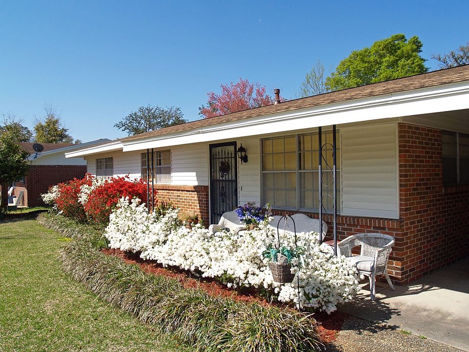 1st image of 22 Woodham Ave