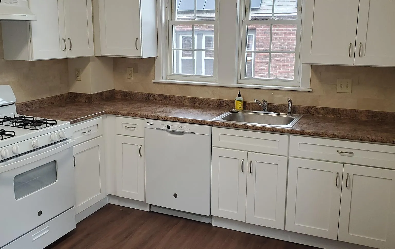 3 bed, 1800 sqft, $4,500 — Photo 2