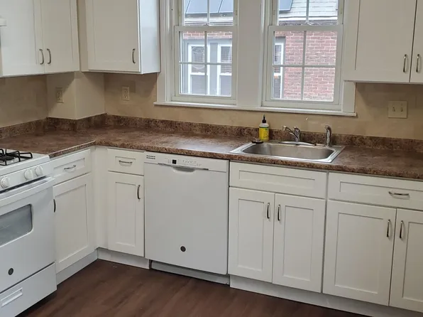 54 Crosby Rd APT 2, Chestnut Hill, MA 02467